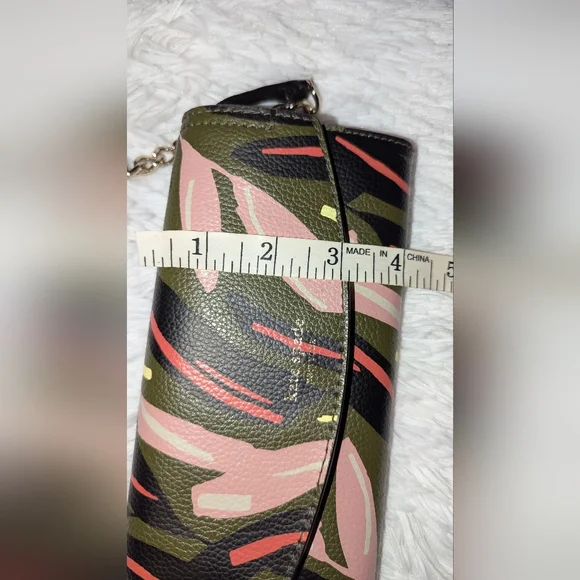 Kate Spade Eva Modern Feather Wallet On A Chain Green Multi EUC - Picture 10 of 12
